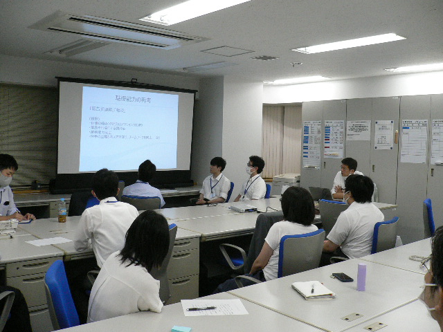 社員が帰社した様子